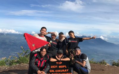 Senyum di Puncak Gunung Cikuray